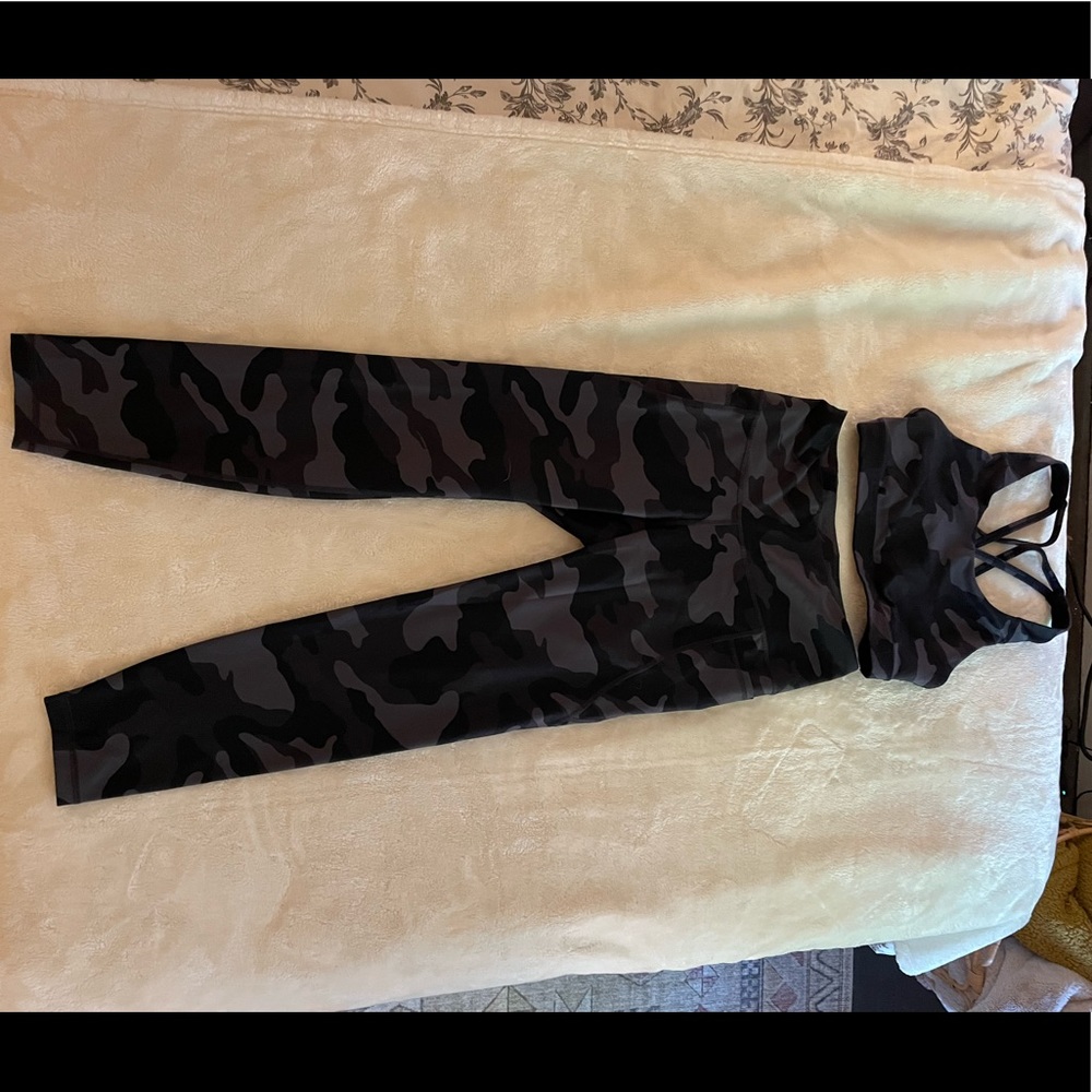 🚫sold on curtsy🚫 old navy workout set